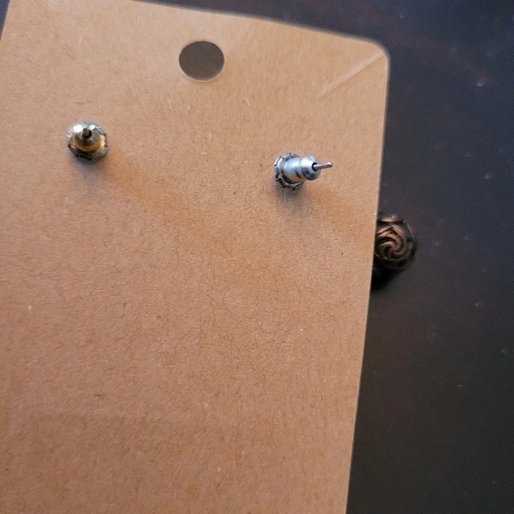 N/A rose earrings
